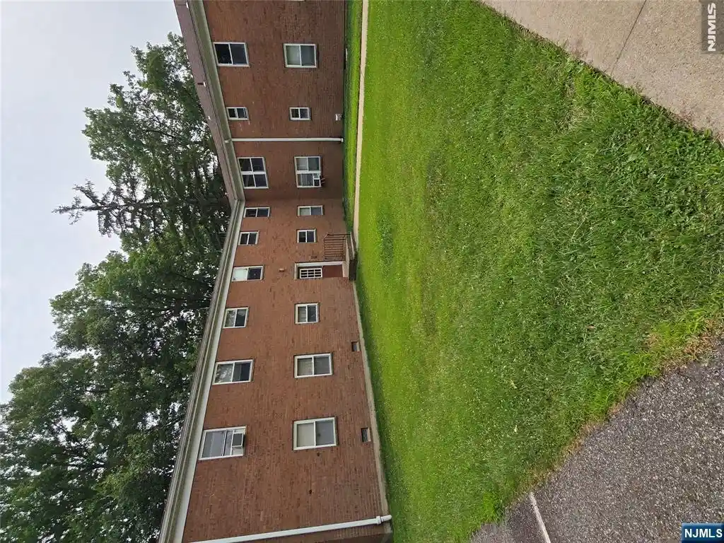 Listing Photo 2 - Condo for sale in 12 Rolling Ridge Rd located at 12 Rolling Ridge Rd, Montvale, NJ 07645 - Unit 12 Rolling Ridge Rd