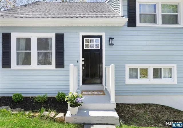 2nd image of 34 Rogers Ln, Sparta, NJ 07871 | MLS# 26025919