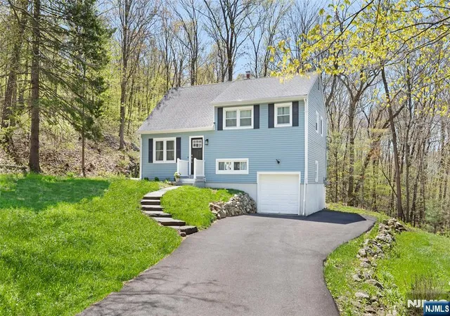 4th image of 34 Rogers Ln, Sparta, NJ 07871 | MLS# 26025919