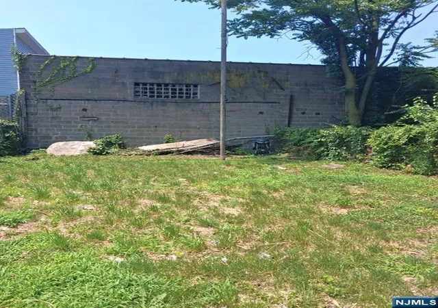 Photo 3 of Multi family home for sale at 176 Beech St, Paterson, NJ 07501 | MLS# 26025934 | Listing updated on 2026-08-24