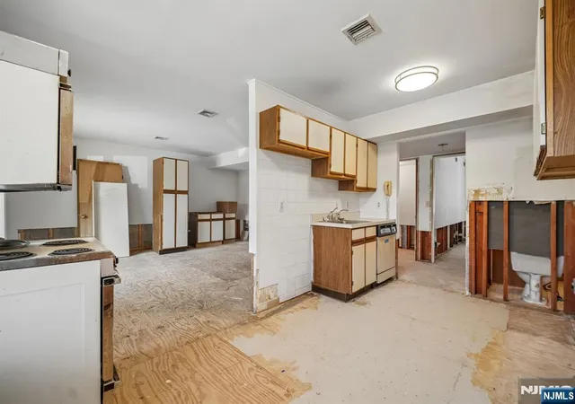 Photo 4 of Sale Pending at 245 Main St #2A, Millburn, NJ 07041 | MLS# 26025936 | Listing updated on 2026-08-26
