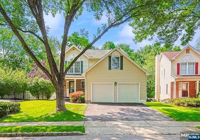 Photo 1 of Single family home for sale at 705 Gettysburg Pl, Paramus, NJ 07652 | MLS# 26025972 | Listing updated on 2026-09-18
