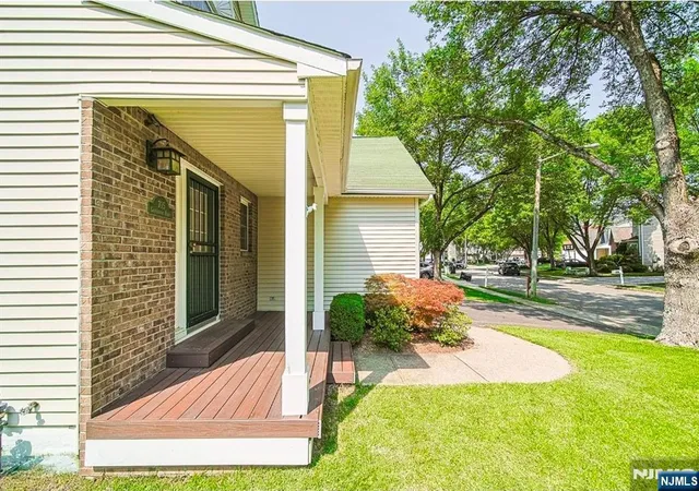 Photo 3 of Single family home for sale at 705 Gettysburg Pl, Paramus, NJ 07652 | MLS# 26025972 | Listing updated on 2026-09-18