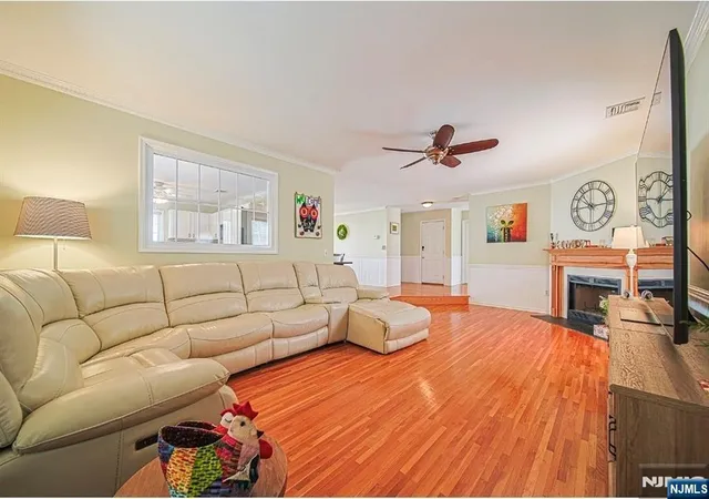 Photo 4 of Single family home for sale at 705 Gettysburg Pl, Paramus, NJ 07652 | MLS# 26025972 | Listing updated on 2026-09-18