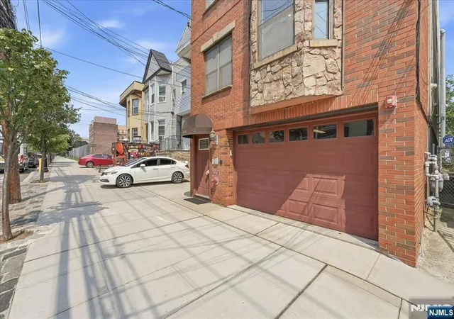 2nd image of 304 Palisade Ave, Union City, NJ 07087