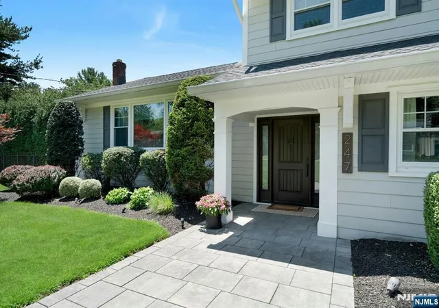 2nd image of 247 Oldwoods Rd, Franklin Lakes, NJ 07417 | MLS# 26025991