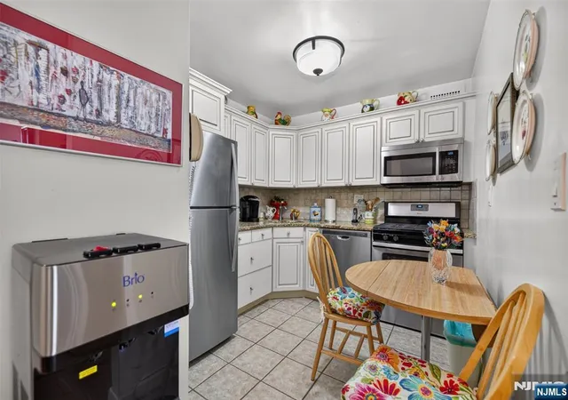 Photo 3 of Condo for sale at 2100 Linwood Ave #19B, Fort Lee, NJ 07024 | MLS# 26026001 | Listing updated on 2026-08-19