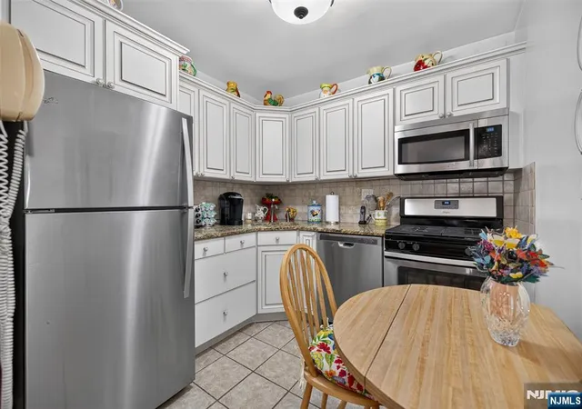 Photo 3 of House for sale at 2100 Linwood Ave #19B, Fort Lee, NJ 07024 | MLS# 26026001 | Listing updated on 2026-08-19
