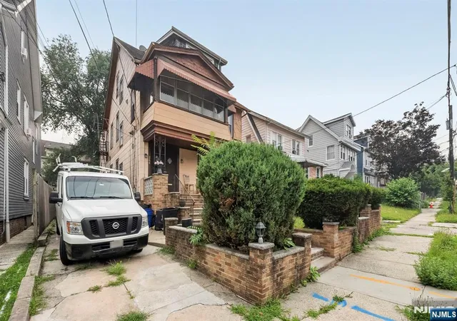 Photo 2 of Sale Pending at 288 Pomona Ave, Newark, NJ 07112 | MLS# 26026020 | Listing updated on 2026-09-16