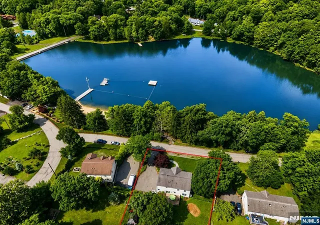 3rd image of 8 Cross Oak Ln, West Milford, NJ 07480 | MLS# 26026098