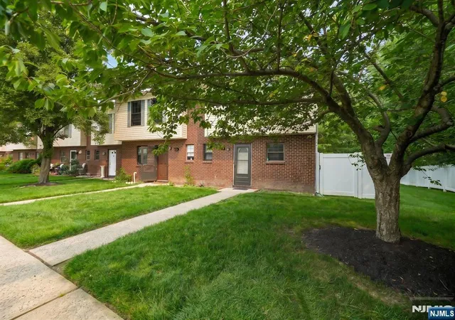 3rd image of 25 Driscoll Ct, North Brunswick, NJ 08902 | MLS# 26026100