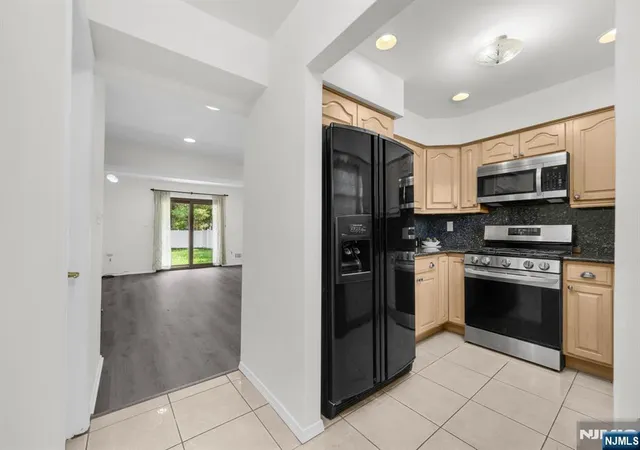 4th image of 25 Driscoll Ct, North Brunswick, NJ 08902 | MLS# 26026100