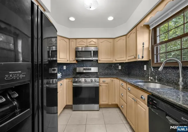 5th image of 25 Driscoll Ct, North Brunswick, NJ 08902 | MLS# 26026100