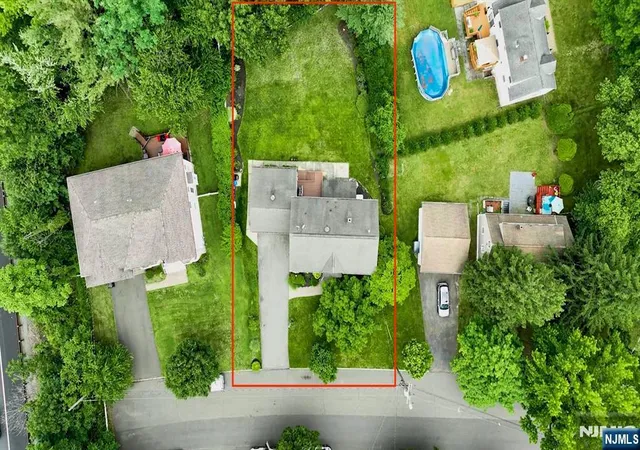 Photo 1 of Single family home for sale at 41 Circle Dr, Paramus, NJ 07652 | MLS# 26026113 | Listing updated on 2026-09-19
