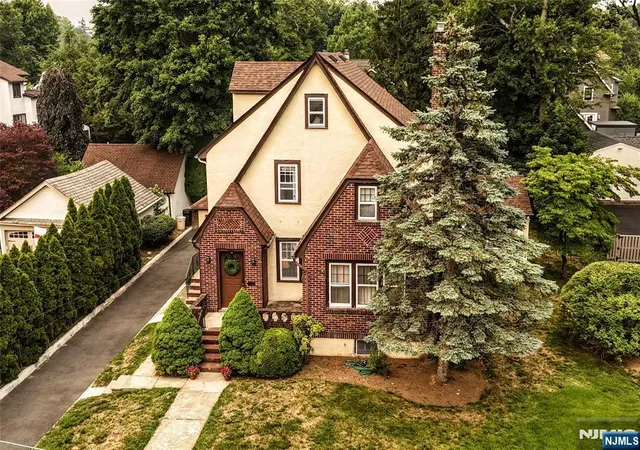 2nd image of 255 Pearsall Ave, Ridgewood, NJ 07450 | MLS# 26026179