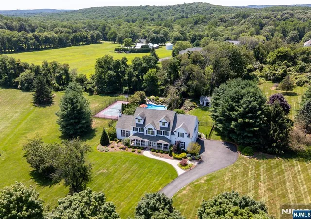 1st image of 5 Sun Valley Wy, Washington Township (1438), NJ 07853 | MLS# 26026209