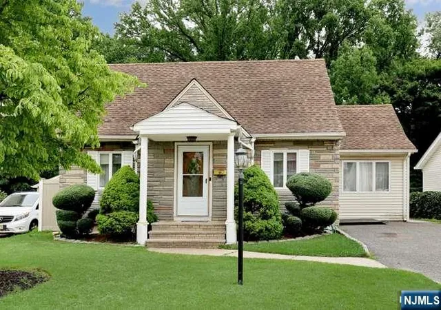 Photo 1 of Sale Pending at 212 Washington Ave, Elmwood Park, NJ 07407 | MLS# 26026270 | Listing updated on 2026-08-16