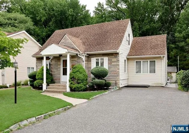 Photo 2 of Sale Pending at 212 Washington Ave, Elmwood Park, NJ 07407 | MLS# 26026270 | Listing updated on 2026-08-16