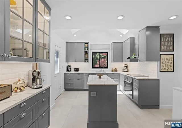 Photo 3 of Single family home for sale at 502 Closter Dock Rd, Closter, NJ 07624 | MLS# 26026281 | Listing updated on 2026-09-18
