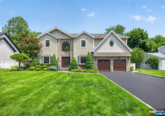 Photo 1 of Sale Pending at 33 Crestwood Dr, Glen Rock, NJ 07452 | MLS# 26026287 | Listing updated on 2026-09-05