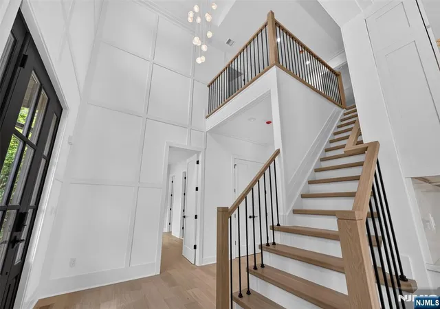 Photo 2 of Single family home for sale at 27 Crestwood Dr, Glen Rock, NJ 07452 | MLS# 26026291 | Listing updated on 2026-08-30