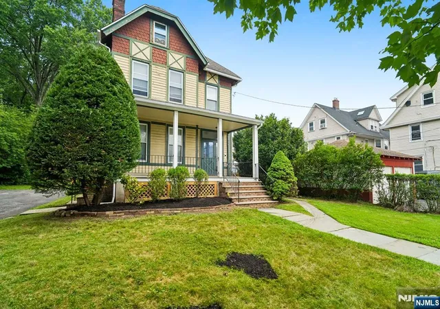 Photo 2 of Sale Pending at 70 Elm St, Montclair, NJ 07042 | MLS# 26026296 | Listing updated on 2026-08-10