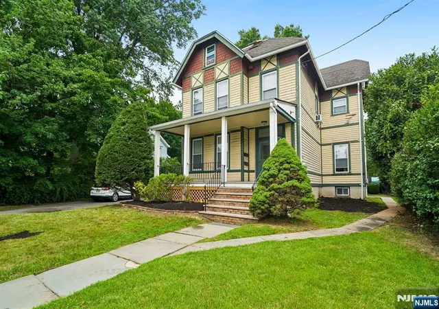 Photo 3 of Sale Pending at 70 Elm St, Montclair, NJ 07042 | MLS# 26026296 | Listing updated on 2026-08-10