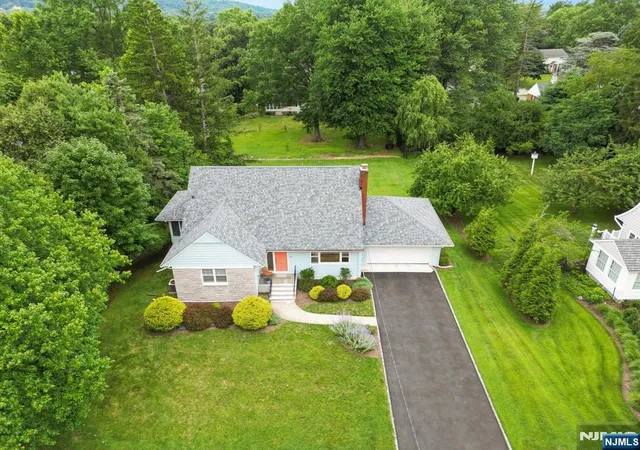 42nd image of 70 Kingwood Dr, Little Falls, NJ 07424 | MLS# 26026308