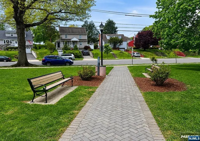 2nd image of 473 Blanchard Ter, Hackensack, NJ 07601