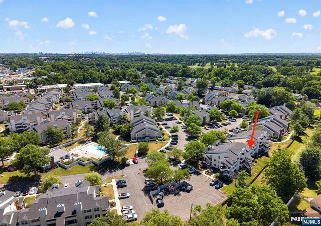 Listing Photo 2 - Condo for sale in building located at 121 Country Clb Dr, Union, NJ 07083 - Unit #10