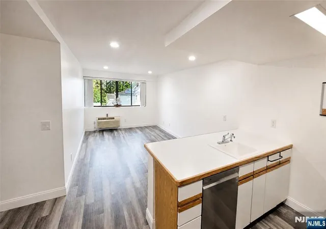 Photo 4 of Condo for sale at 55 Clinton Pl #304, Hackensack, NJ 07601 | MLS# 26026336 | Listing updated on 2026-08-22