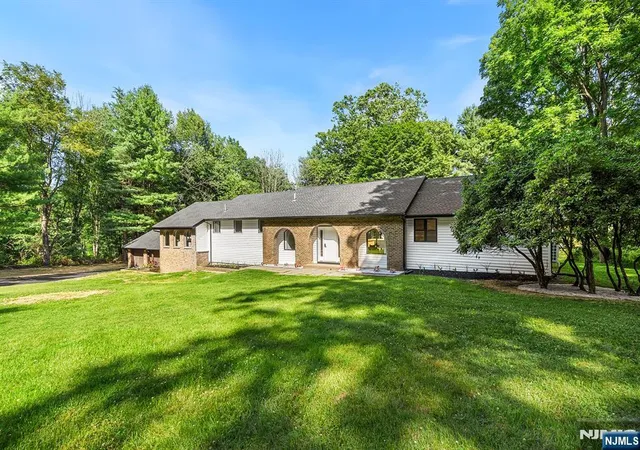 Photo 2 of Single family home for sale at 107 Scudders Rd, Sparta, NJ 07871 | MLS# 26026366 | Listing updated on 2026-10-05