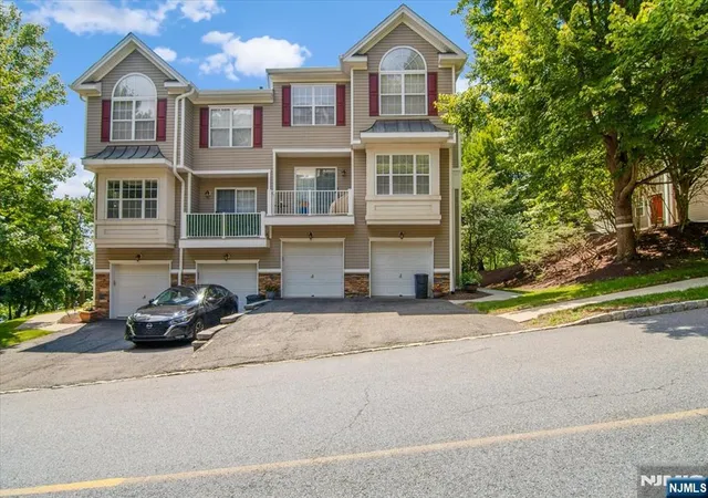 Townhouse for sale at 34 Ridge Dr, Pompton Lakes, NJ 07442 | MLS# 26026412