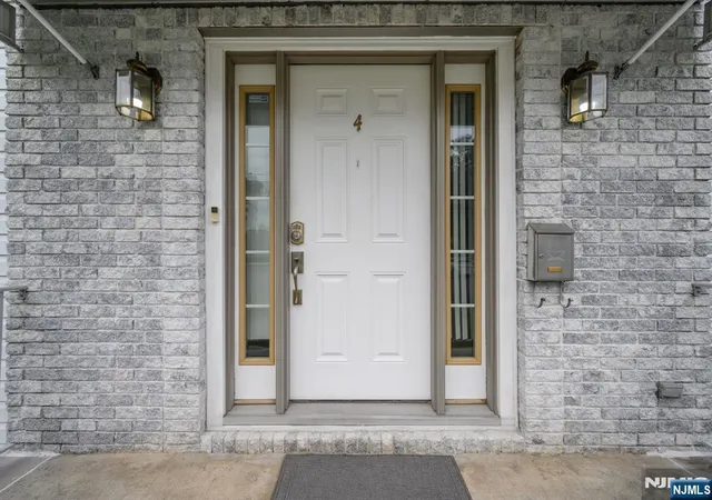 2nd image of 4 Elm Ct, Little Falls, NJ 07424 | MLS# 26026422
