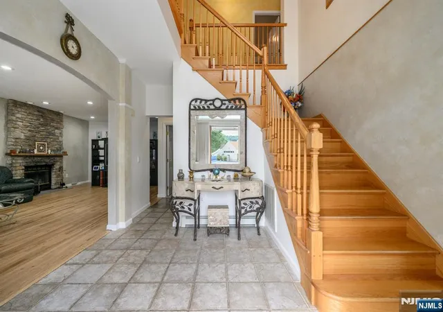 3rd image of 4 Elm Ct, Little Falls, NJ 07424 | MLS# 26026422