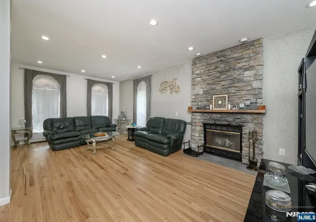 4th image of 4 Elm Ct, Little Falls, NJ 07424 | MLS# 26026422