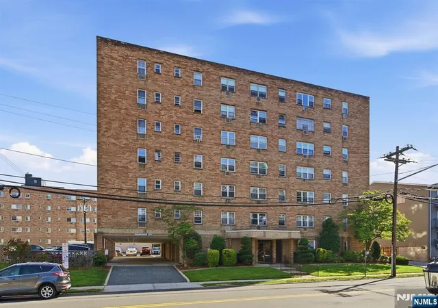 Listing Photo 4 - Condo for sale in building located at 25 Jefferson St, Hackensack City, NJ 07601 - Unit #2F