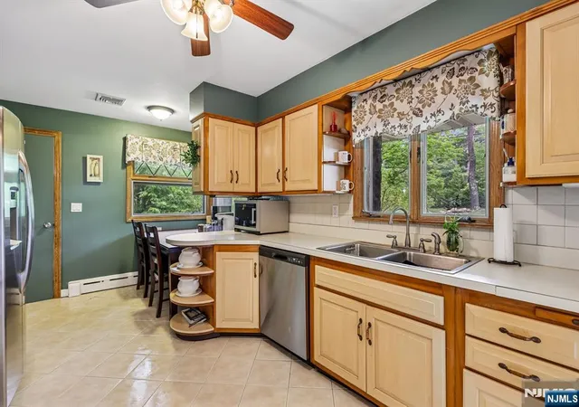 Photo 4 of House for sale at 695 Berdan Ave, Wayne, NJ 07470 | MLS# 26026438 | Listing updated on 2026-10-05