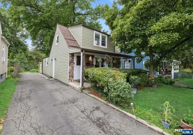 Photo 2 of Single family home for sale at 203 Willow Ave, Hackensack, NJ 07601 | MLS# 26026461 | Listing updated on 2026-08-17