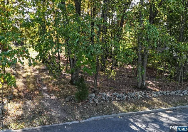Photo 4 of Sale Pending at 492 Manchester Ave, North Haledon, NJ 07508 | MLS# 26026465 | Listing updated on 2026-07-29