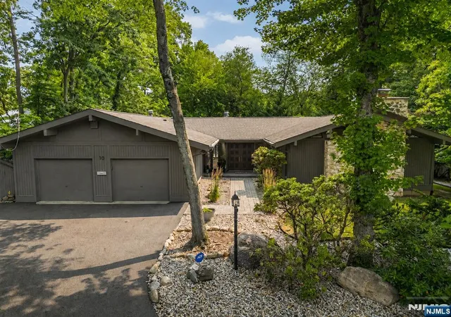 Photo 1 of Sale Pending at 10 Reed Ct, Wayne, NJ 07470 | MLS# 26026474 | Listing updated on 2026-07-31