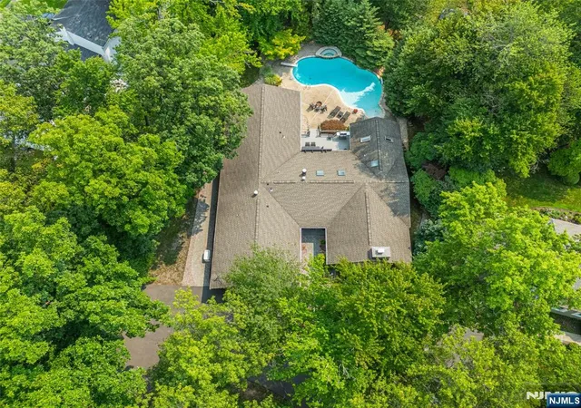 Photo 3 of Sale Pending at 10 Reed Ct, Wayne, NJ 07470 | MLS# 26026474 | Listing updated on 2026-07-31