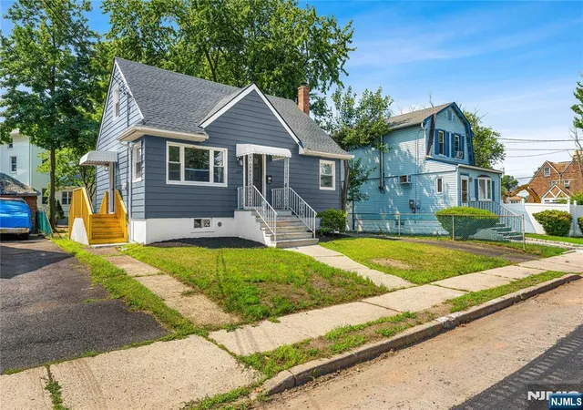 Photo 3 of Sale Pending at 429 Wheatsheaf Rd, Roselle, NJ 07203 | MLS# 26026491 | Listing updated on 2026-08-07