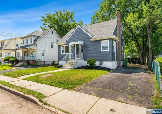Photo 3 of Sale Pending at 429 Wheatsheaf Rd, Roselle, NJ 07203 | MLS# 26026491 | Listing updated on 2026-08-07