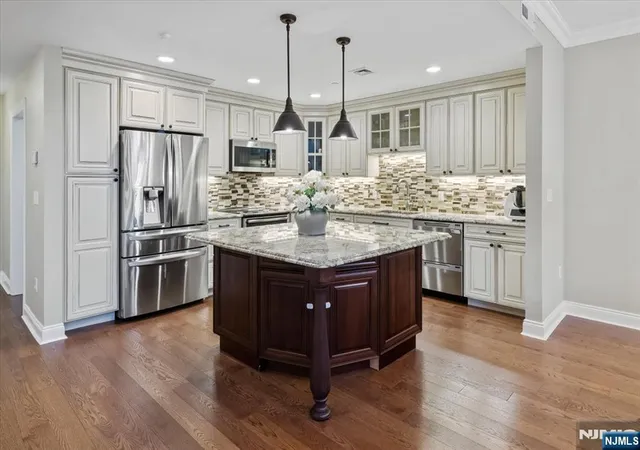 Photo 4 of Condo for sale at 208 Shearwater Ct #15, Jersey City, NJ 07305 | MLS# 26026531 | Listing updated on 2026-10-04