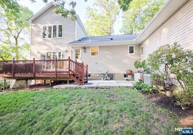 Photo 4 of Single family home for sale at 240 Clinton Ave, Tenafly, NJ 07670 | MLS# 26026533 | Listing updated on 2026-08-14