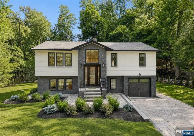 Photo 1 of Single family home for sale at 12 Parker Pl, Upper Saddle River, NJ 07458 | MLS# 26026545 | Listing updated on 2026-09-16