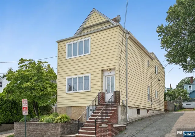 Photo 1 of Sale Pending at 35 Longview St, West Orange, NJ 07052 | MLS# 26026576 | Listing updated on 2026-09-04