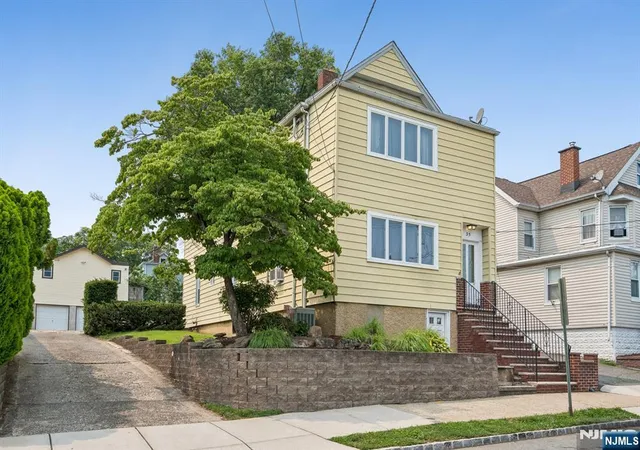 Photo 2 of Sale Pending at 35 Longview St, West Orange, NJ 07052 | MLS# 26026576 | Listing updated on 2026-09-04