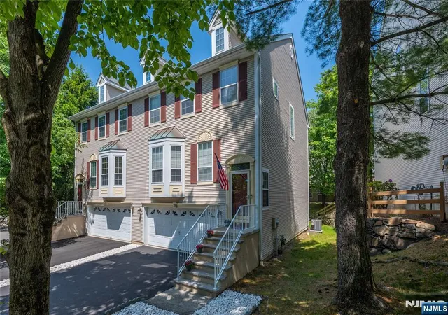 Photo 3 of Sale Pending at 20 Bobolink Ct, Wayne, NJ 07470 | MLS# 26026588 | Listing updated on 2026-07-29